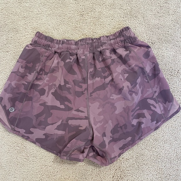 Lululemon HR Hotty Hot 4” lined shorts, size 6 - Picture 5 of 5